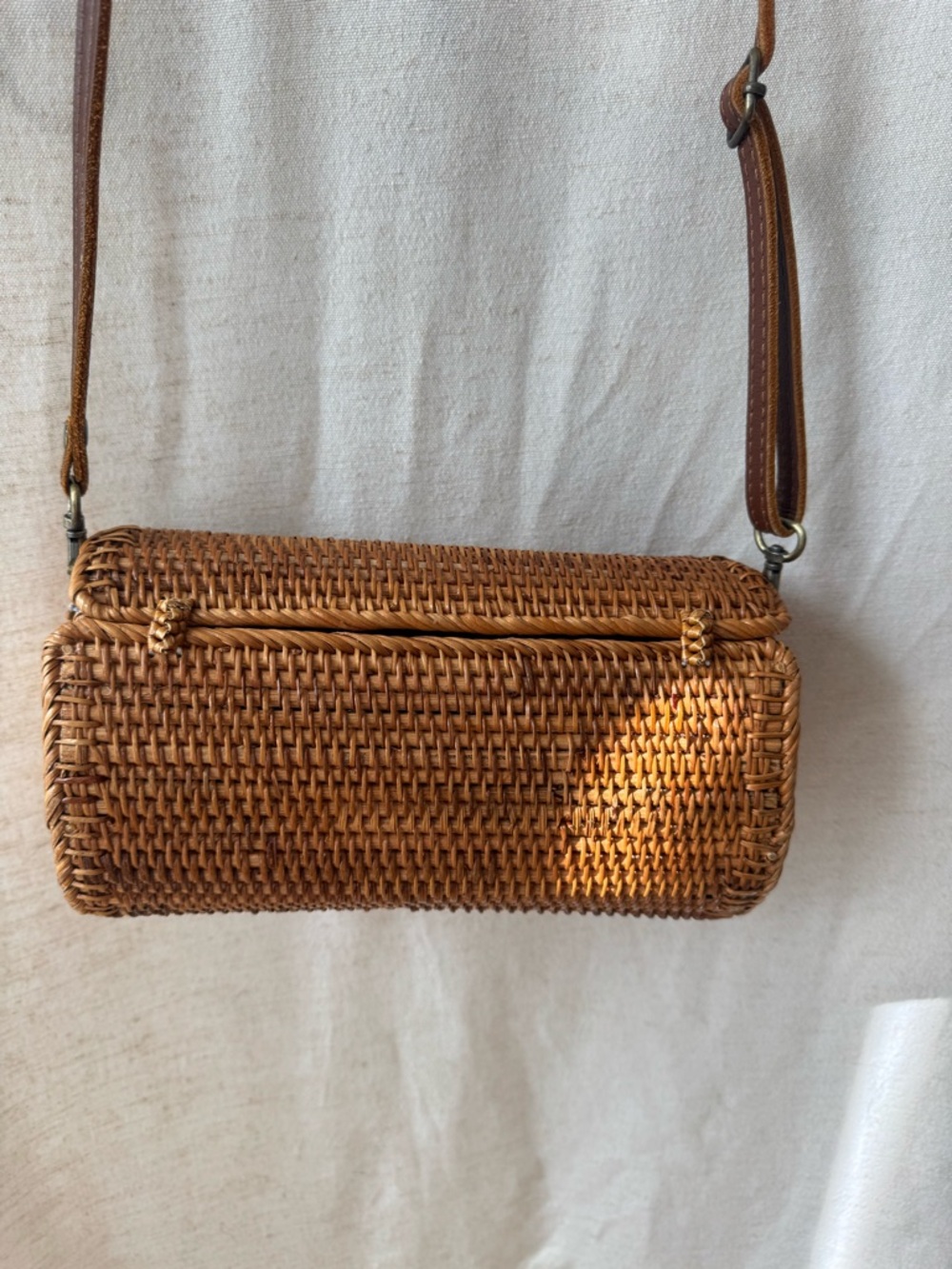 Wicker Rattan Barrel Crossbody Leather Strap Magnetic - Picture 2 of 6